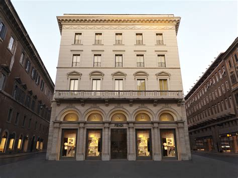 da donna fendi roma|roma palazzo fendi.